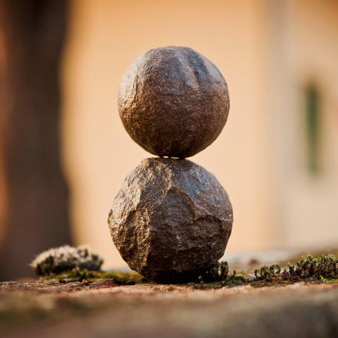 Deux pierres en équilibre
